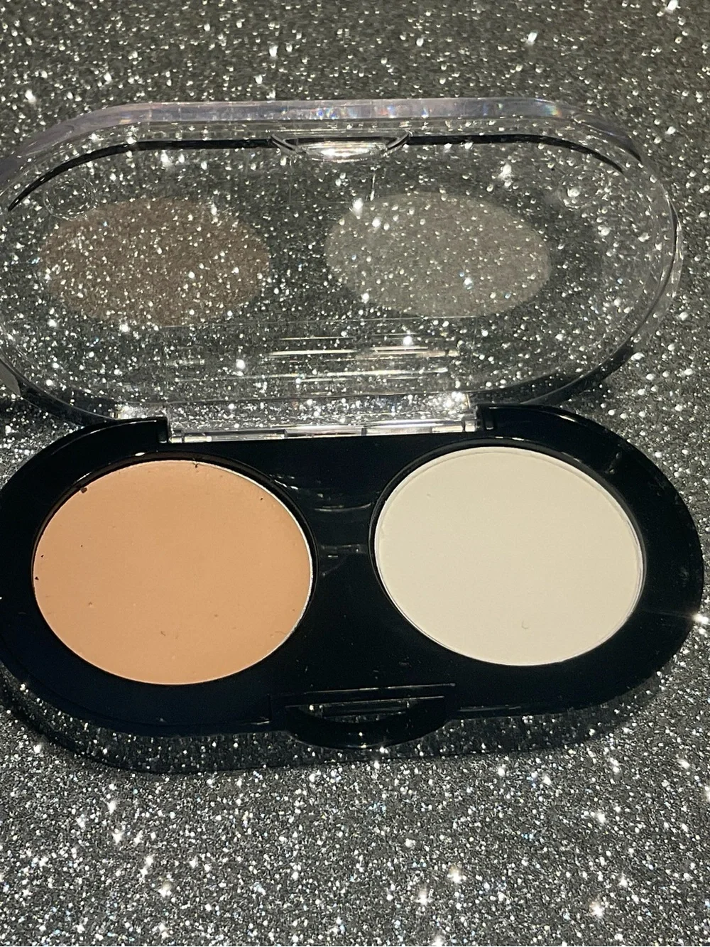 Bobbi Brown Creamy Concealer in BEIGE/PALE YELLOW